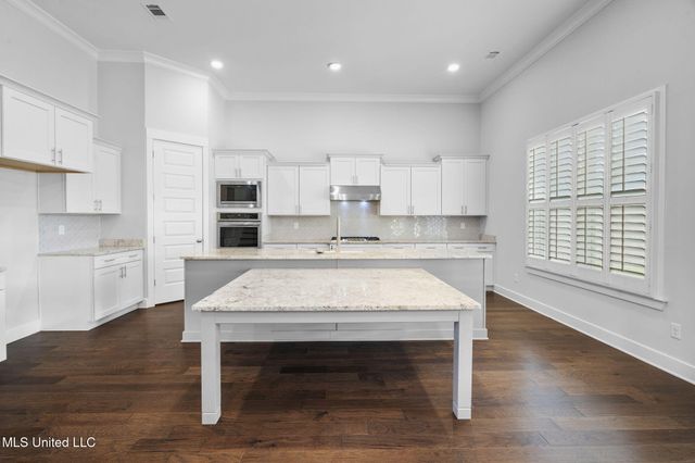 7198 E Harrier Drive, Olive Branch, MS 38654