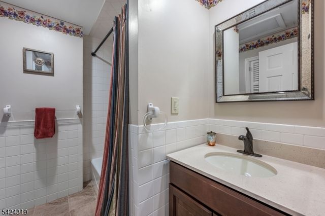 133 N Pleasant Ave, Ridgewood Village, NJ 07450