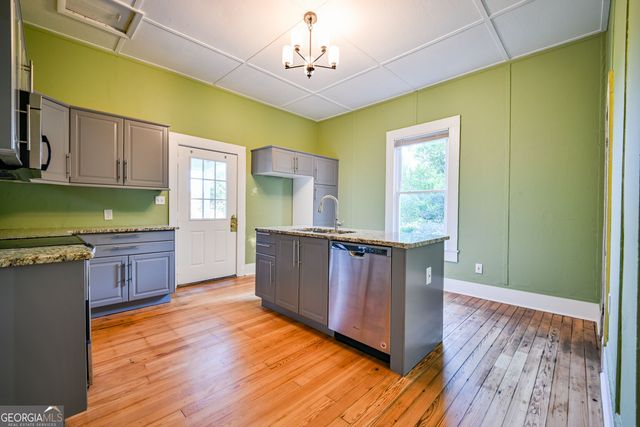 6 N Broad Street, Covington, GA 30014