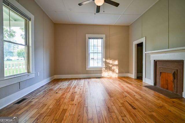 6 N Broad Street, Covington, GA 30014