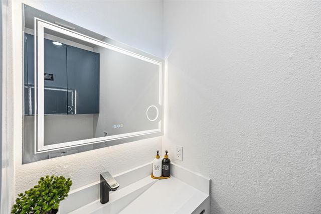 2801 Delano Street, Houston, TX 77004