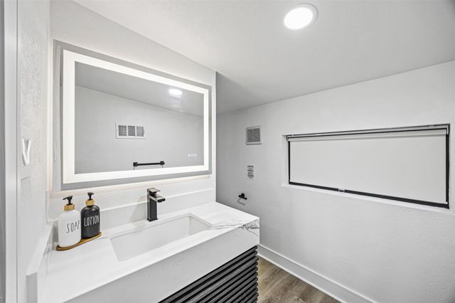 2801 Delano Street, Houston, TX 77004