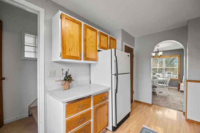 214 N 16th Avenue W, Newton, IA 50208