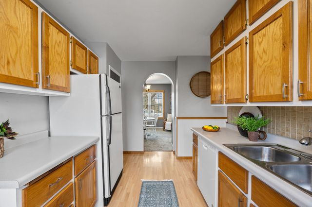 214 N 16th Avenue W, Newton, IA 50208