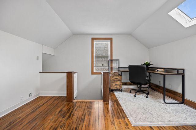 214 N 16th Avenue W, Newton, IA 50208