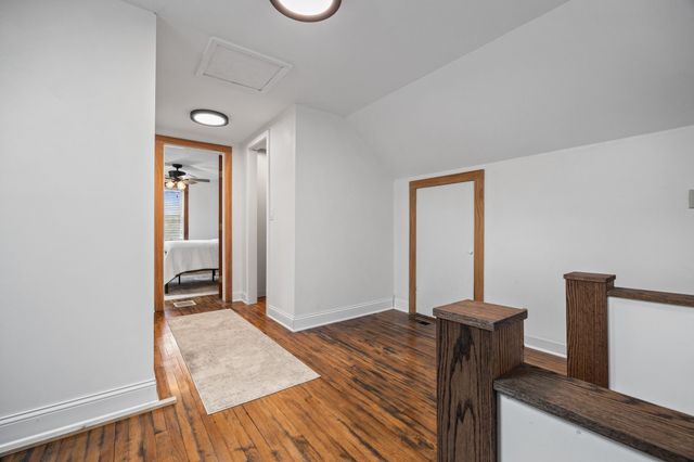 214 N 16th Avenue W, Newton, IA 50208