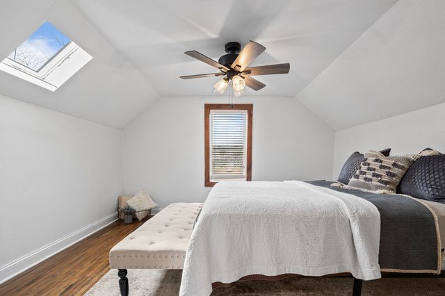 214 N 16th Avenue W, Newton, IA 50208