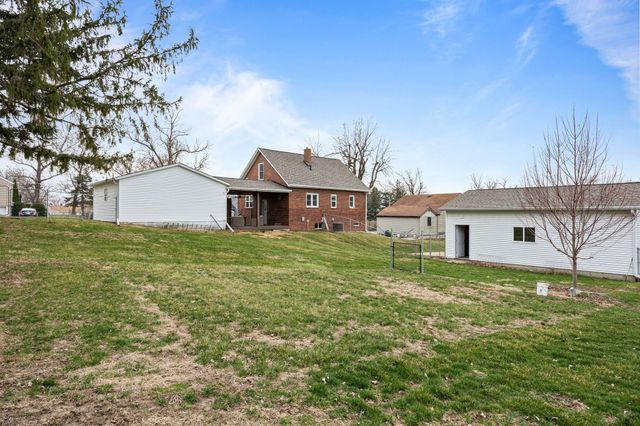 214 N 16th Avenue W, Newton, IA 50208