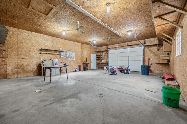 214 N 16th Avenue W, Newton, IA 50208