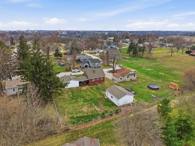 214 N 16th Avenue W, Newton, IA 50208