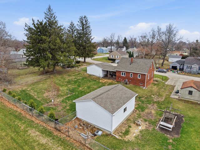 214 N 16th Avenue W, Newton, IA 50208