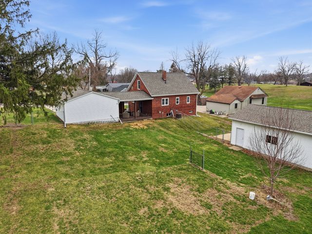 214 N 16th Avenue W, Newton, IA 50208