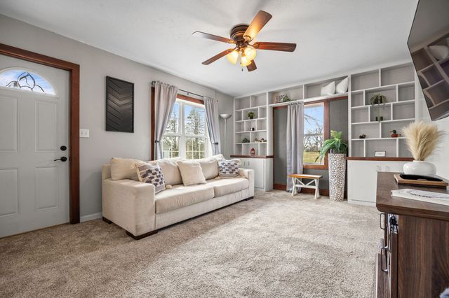 214 N 16th Avenue W, Newton, IA 50208