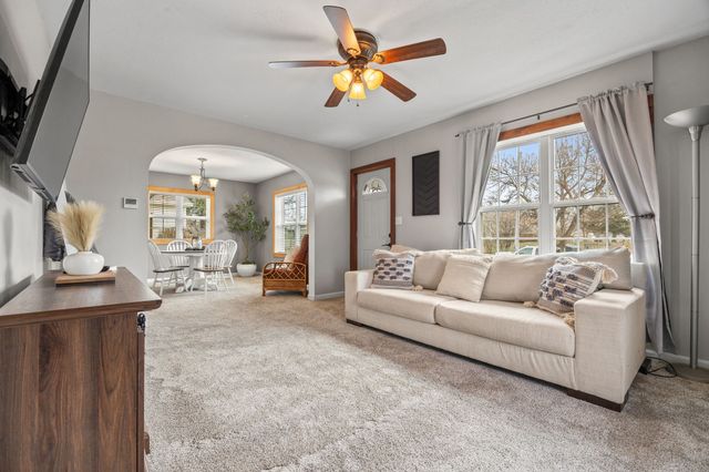 214 N 16th Avenue W, Newton, IA 50208