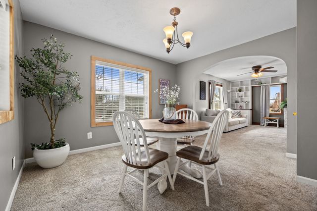 214 N 16th Avenue W, Newton, IA 50208