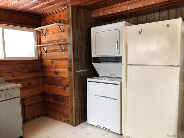 2005 Fairfield Avenue, Wixom, MI 48393