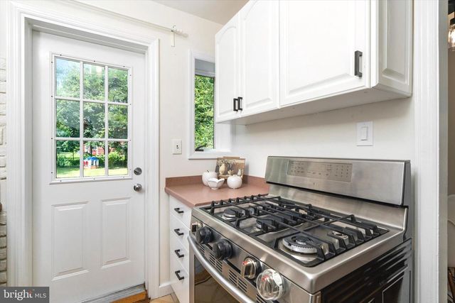 21 GROVER AVE, Princeton, NJ 08540