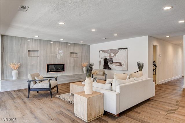 2685 South Tenaya Way, Las Vegas, NV 89117