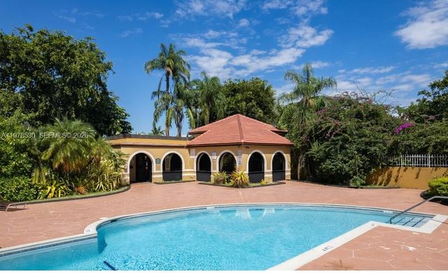 15600 SW 80th St L-302, Miami, FL 33193