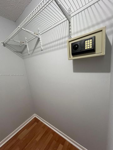 15600 SW 80th St L-302, Miami, FL 33193