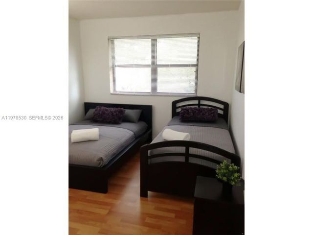 15600 SW 80th St L-302, Miami, FL 33193