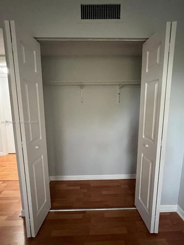 15600 SW 80th St L-302, Miami, FL 33193