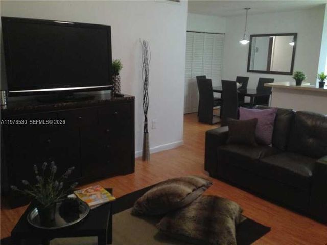 15600 SW 80th St L-302, Miami, FL 33193