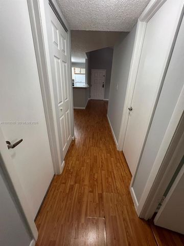 15600 SW 80th St L-302, Miami, FL 33193