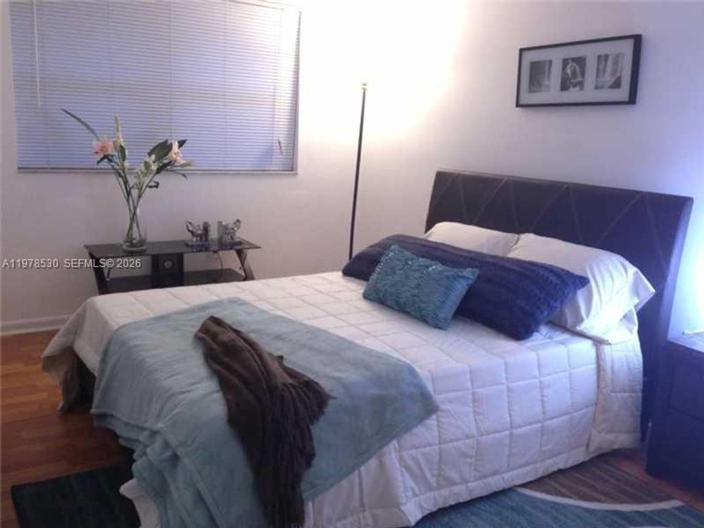 15600 SW 80th St L-302, Miami, FL 33193