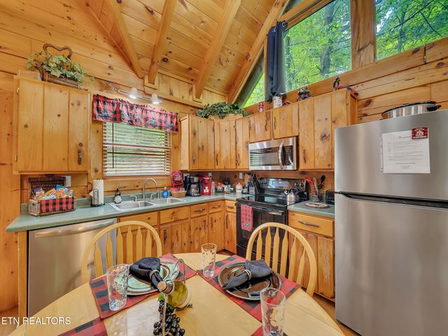 1805 Mossy Tr, Sevierville, TN 37876