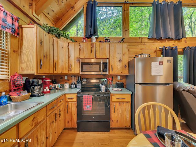 1805 Mossy Tr, Sevierville, TN 37876