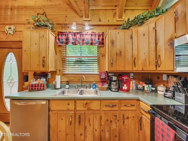 1805 Mossy Tr, Sevierville, TN 37876