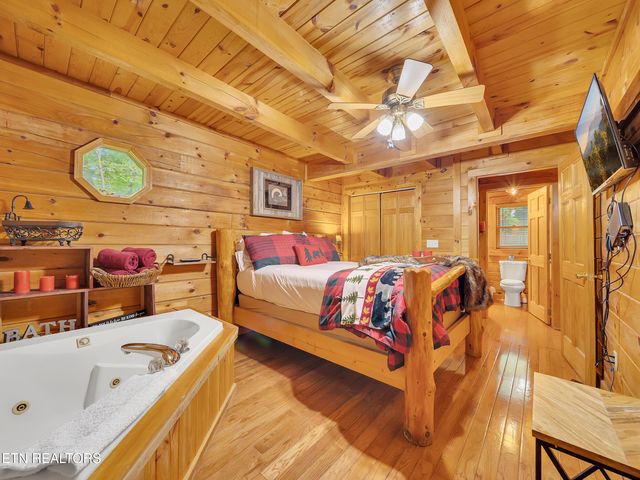 1805 Mossy Tr, Sevierville, TN 37876