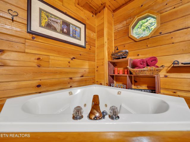 1805 Mossy Tr, Sevierville, TN 37876