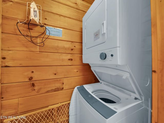 1805 Mossy Tr, Sevierville, TN 37876