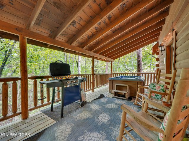 1805 Mossy Tr, Sevierville, TN 37876