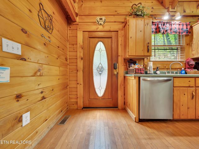 1805 Mossy Tr, Sevierville, TN 37876