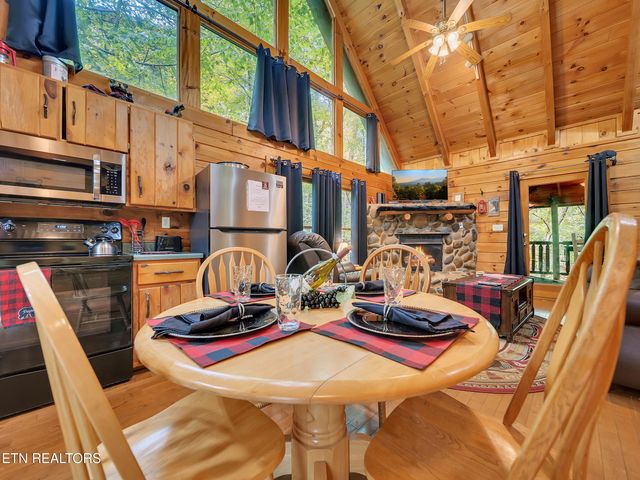 1805 Mossy Tr, Sevierville, TN 37876