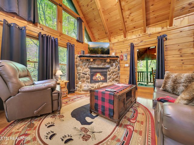 1805 Mossy Tr, Sevierville, TN 37876