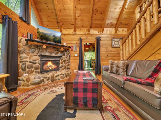 1805 Mossy Tr, Sevierville, TN 37876