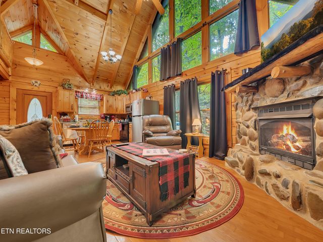 1805 Mossy Tr, Sevierville, TN 37876