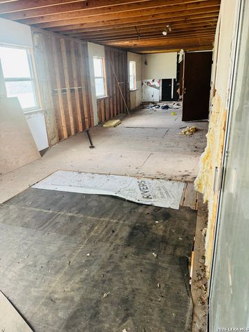 1119 Plum, Floresville, TX 78114