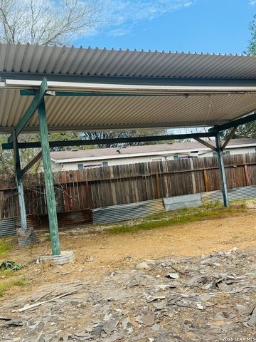 1119 Plum, Floresville, TX 78114