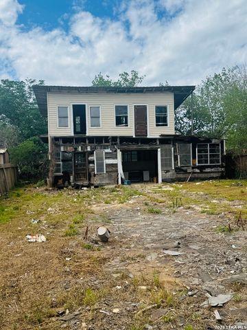 1119 Plum, Floresville, TX 78114