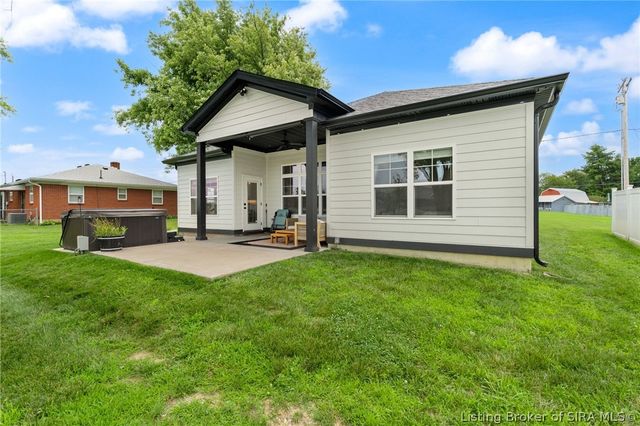 3917 Charlestown Pike, Jeffersonville, IN 47130