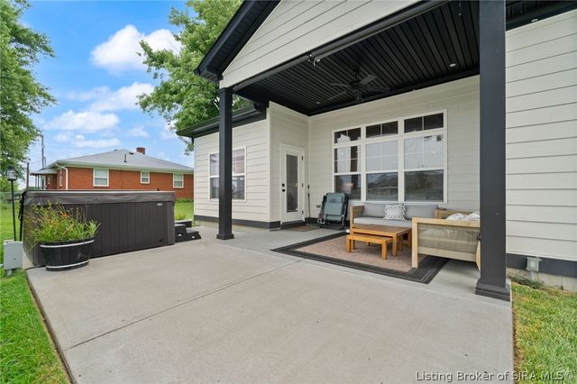 3917 Charlestown Pike, Jeffersonville, IN 47130