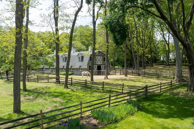 550 Chicken Valley Road, Locust Valley, NY 11560