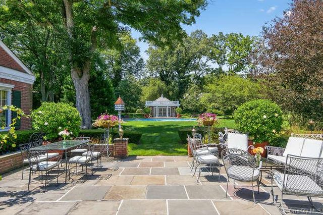 550 Chicken Valley Road, Locust Valley, NY 11560
