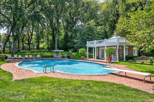 550 Chicken Valley Road, Locust Valley, NY 11560