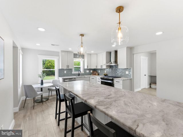 1133 ALMOND RD, Pittsgrove, NJ 08318